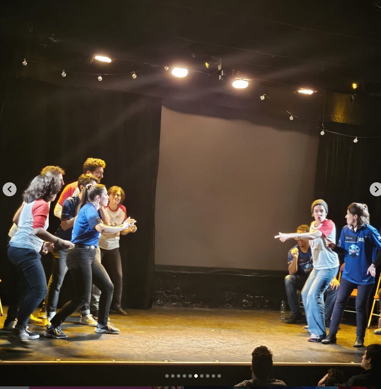 Match d'improvisation en cours sur scène
